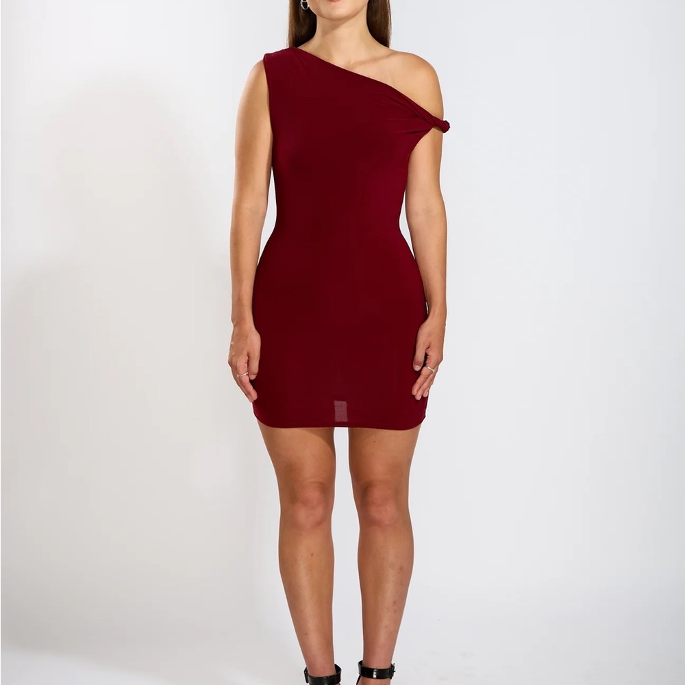 NWT Envy + Grace Veda One Shoulder Black Dress